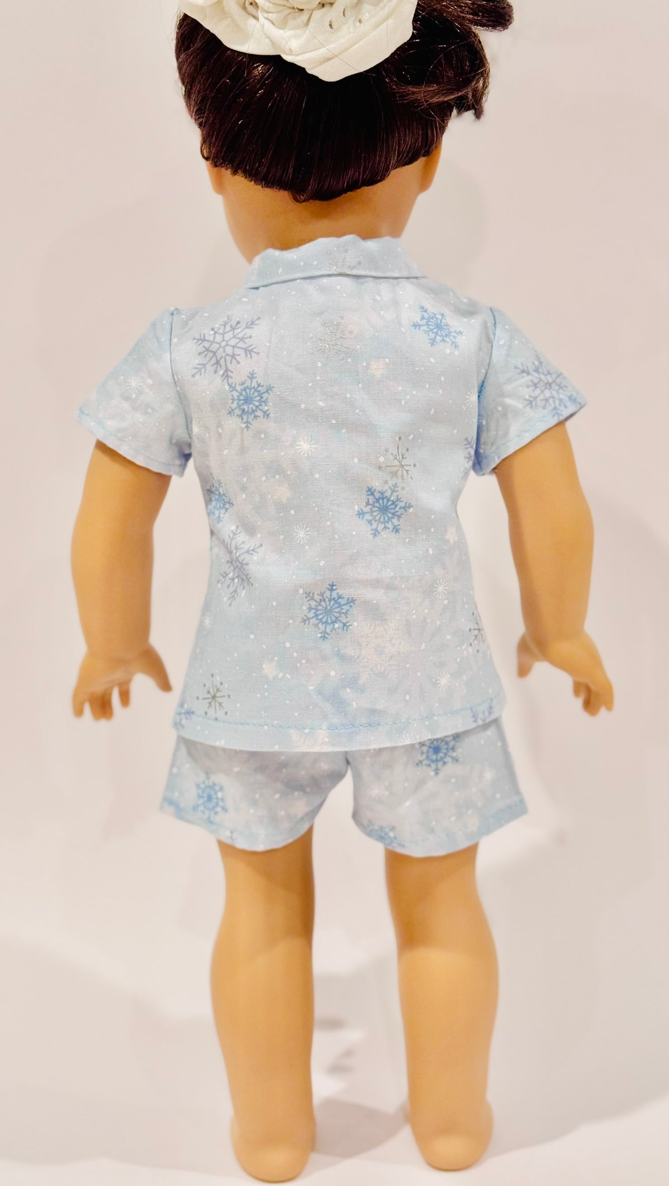 Heartwarming Pajamas - Blue and white snowflake